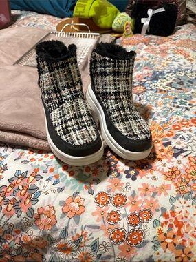 Hey Dude Black and White Tweed Ankle Booties with Faux Fur Trim